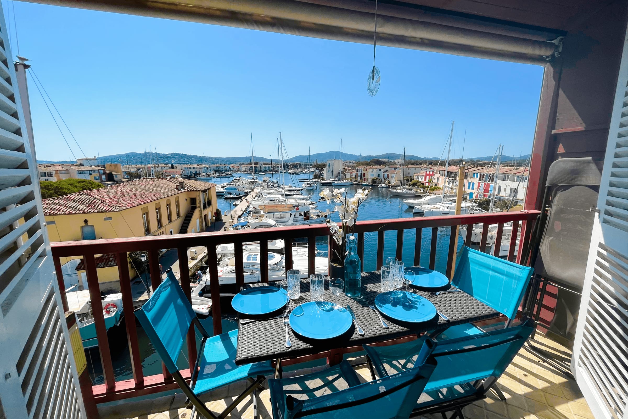 Terrasse mit Blick auf den Kanal von Port Grimaud